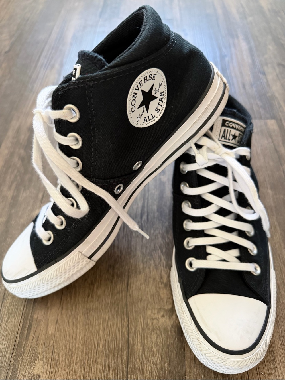 Converse Chuck Taylor All Star Madison
Mid-Top Sneaker Black Walking Shoes 8